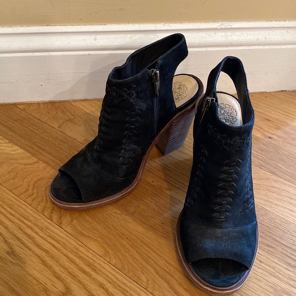Vince Camuto Black Suede Peep Toe Shoes size 6.5